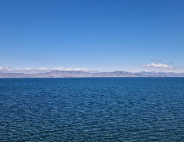 Панорама мыса и монастырь Айраванк