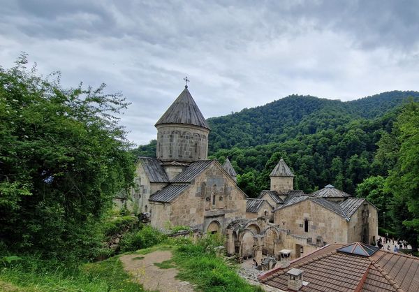 Հաղարծնի վանք