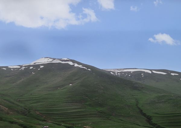 Панорама Котайкских гор у монастыря Каптаванк