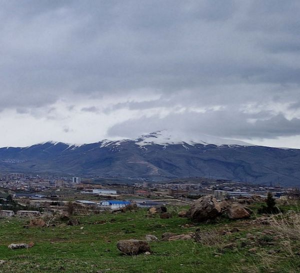 Панорама Разданского ущелья в Птхни